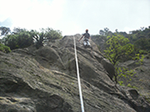 CONSTRUCCION DE MURO DE ESCALADA EN TORRE DE ACERO VENTA DE AGARRES CUERDAS TENIS DE ESCALADA